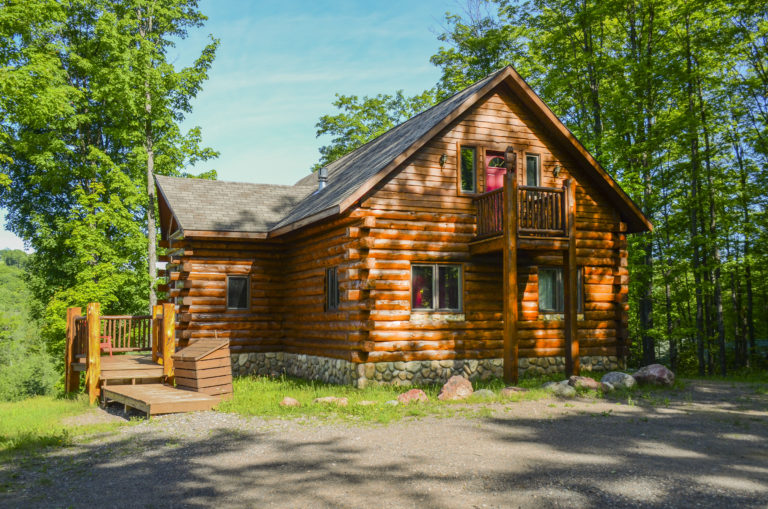 Upper Peninsula Summer | Summer Family Vacation | Michigan Lodging