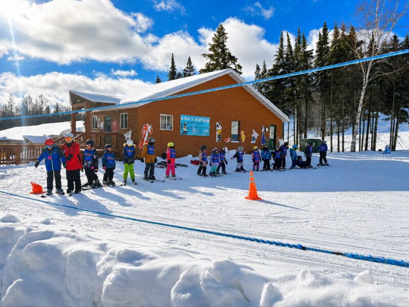 Children ski lessons at Ski Brule SKIWee in Michigan
